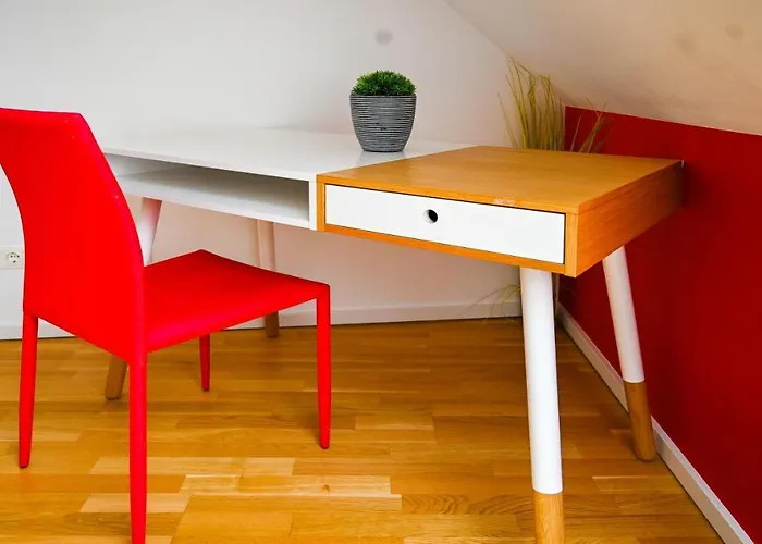 Apartment For 6 With Rooftop Terrace & Air Conditioning, Close To Metro Apartment Wien