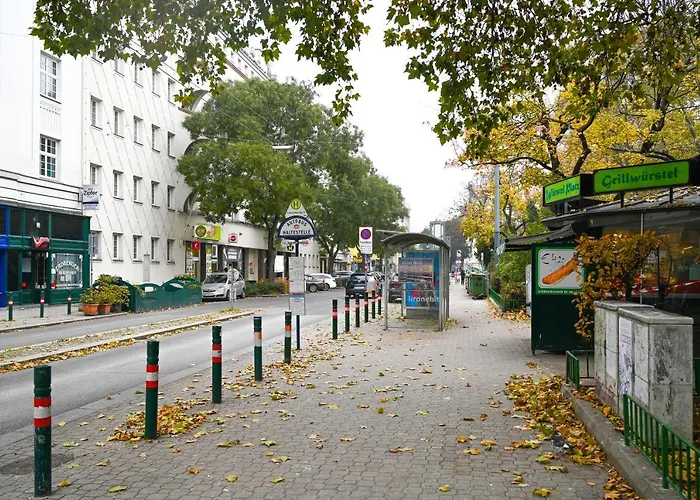 Apartment For 6 With Rooftop Terrace & Air Conditioning, Close To Metro
