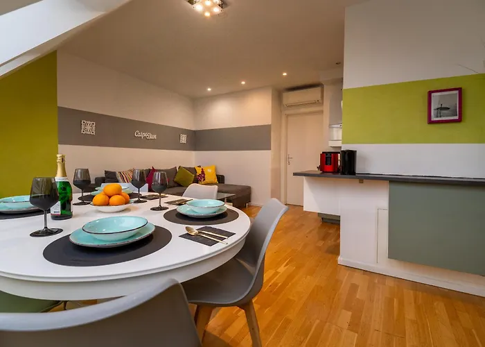 Apartment For 6 With Rooftop Terrace & Air Conditioning, Close To Metro Apartment *