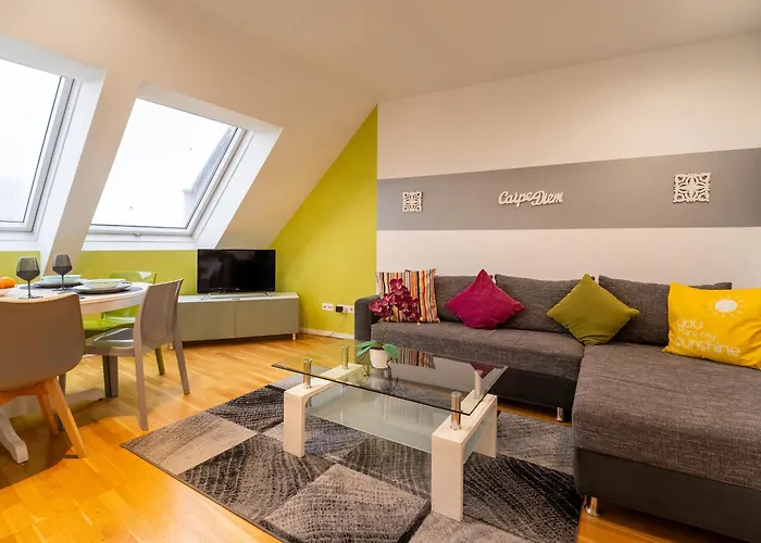 Apartment For 6 With Rooftop Terrace & Air Conditioning, Close To Metro *