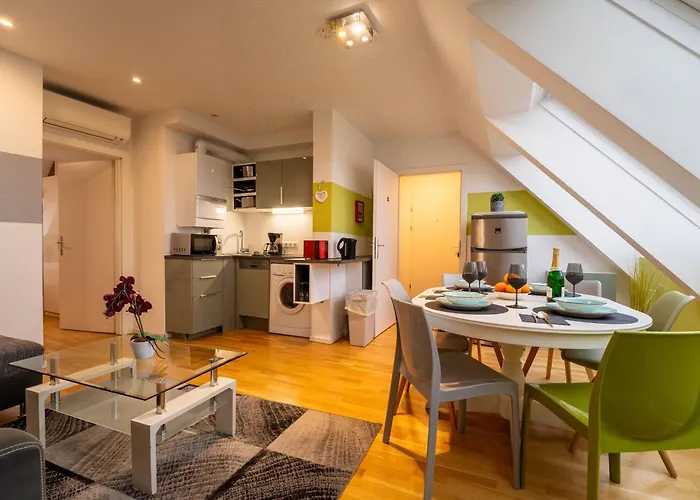 For 6 With Rooftop Terrace & Air Conditioning, Close To Metro Apartment Vienna
