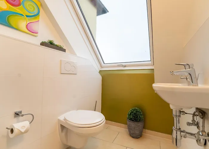 Apartment For 6 With Rooftop Terrace & Air Conditioning, Close To Metro Apartment
