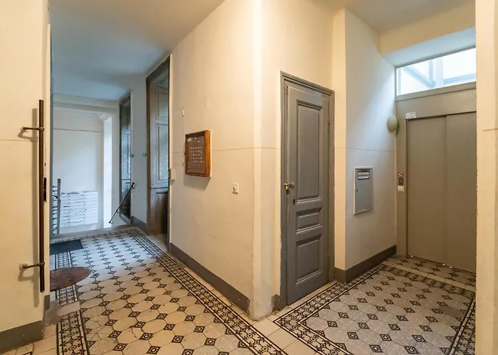 For 6 With Rooftop Terrace & Air Conditioning, Close To Metro Vienna