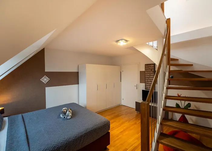 Apartment For 6 With Rooftop Terrace & Air Conditioning, Close To Metro Vienna